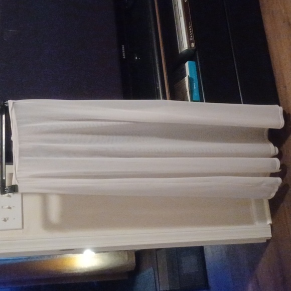 💙🌺Elegant White Mesh Sheer Skirt With Slit - Picture 5 of 12